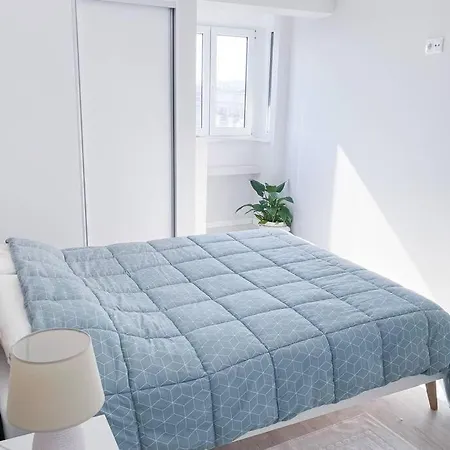 Apartment Cozy Apartment With Airport View *
