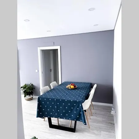 Cozy Apartment With Airport View Apartment *