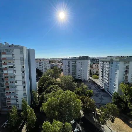 Cozy Apartment With Airport View Lisbon