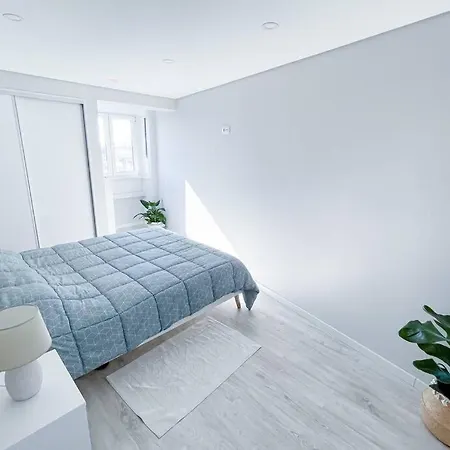 Cozy Apartment With Airport View Apartment *